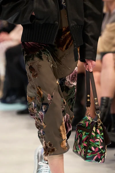 Look 49